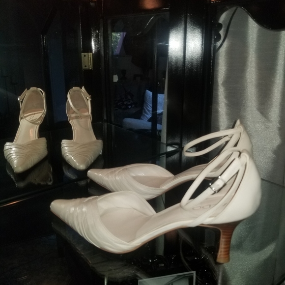 ALDO leather pointy toe heels w ankle strap - Picture 4 of 7